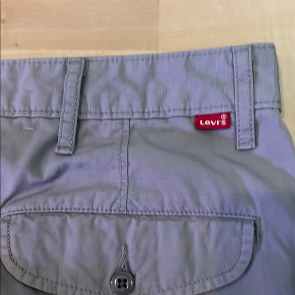 ©️Levi Strauss Gray Cargo Shorts size 36w NWOT - Picture 4 of 5